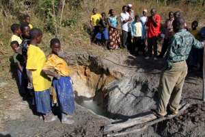 il pozzo del villaggio di Makulani prima che riuscissimo a far scavare quello attuale in profondità